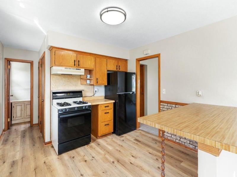 1611 E 87th St, Bloomington, MN 55425