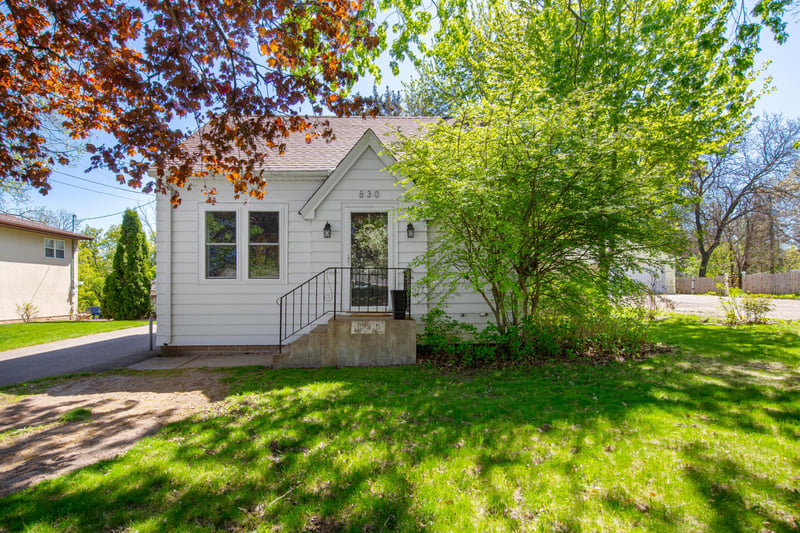 830 Mcknight Rd N, Maplewood, MN 55119