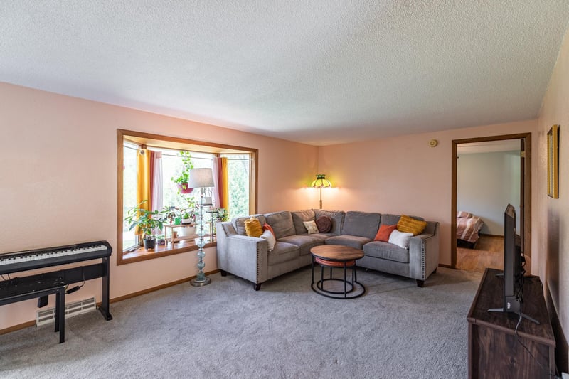 S3532 Chicken Valley Rd, Fountain City, WI 54629