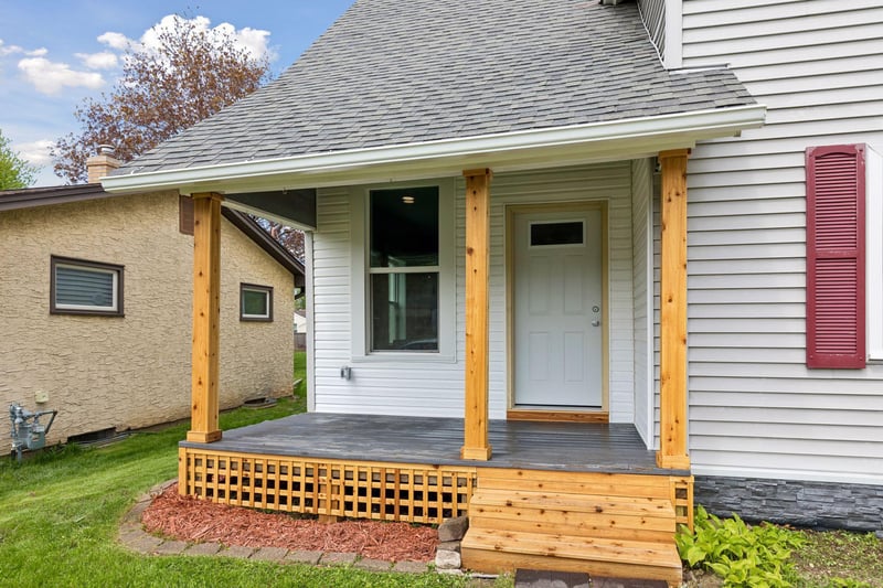 2587 2nd Ave E, North Saint Paul, MN 55109