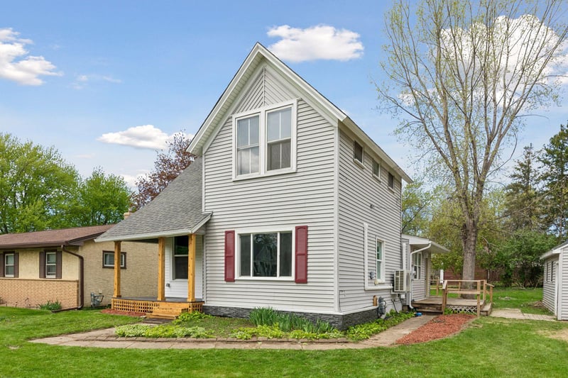 2587 2nd Ave E, North Saint Paul, MN 55109