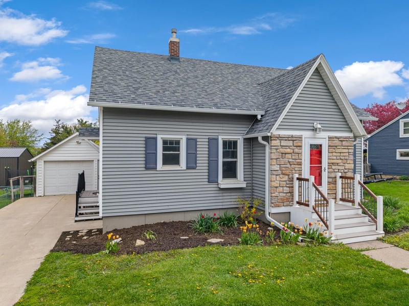 530 2nd Ave NW, Plainview, MN 55964
