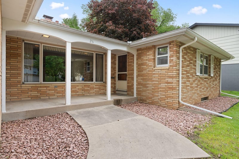 26 W Sandra Lee Dr, Saint Paul, MN 55119
