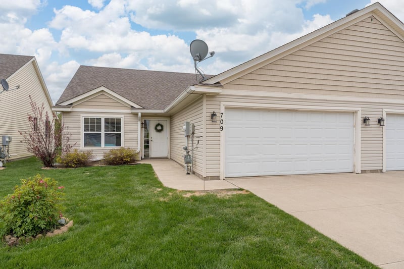 709 Tomahawk Ct, Madison Lake, MN 56063