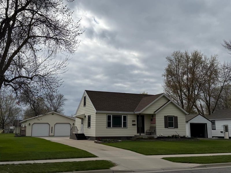 515 Oak St N, Sauk Centre, MN 56378