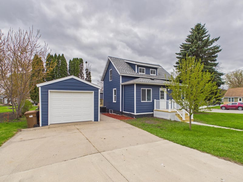 311 W 7th St, Starbuck, MN 56381