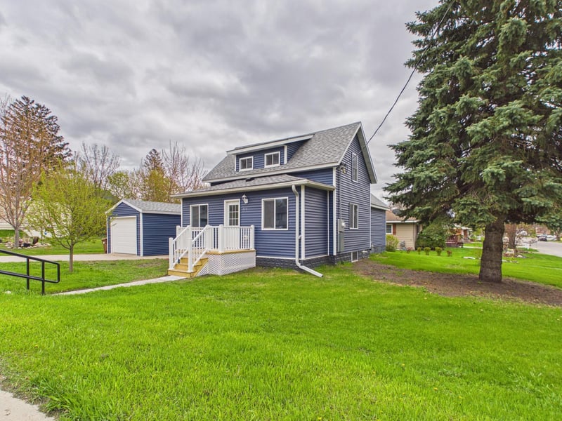 311 W 7th St, Starbuck, MN 56381