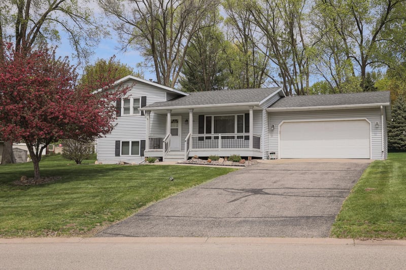 380 Flora St S, Prescott, WI 54021