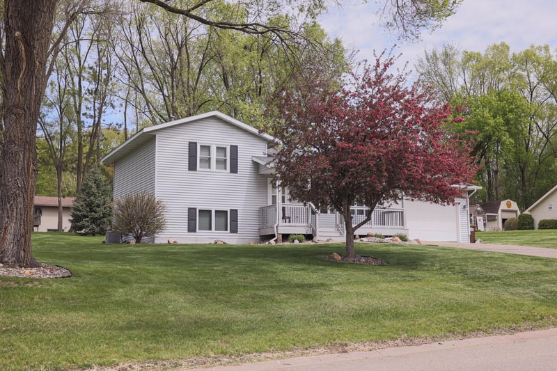 380 Flora St S, Prescott, WI 54021