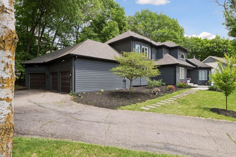 1570 Creek Run Trl, Excelsior, MN 55331