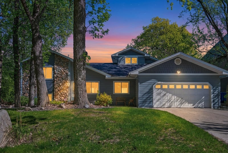 6129 Eagle Lake Dr, Maple Grove, MN 55369