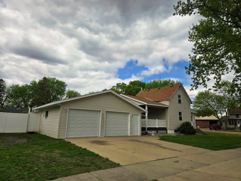 400 2nd Ave SE, Wells, MN 56097