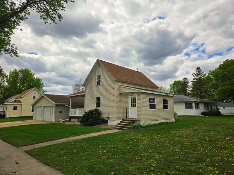 400 2nd Ave SE, Wells, MN 56097