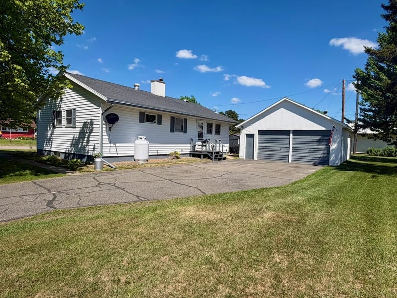 32 Dogwood Blvd, Babbitt, MN 55706