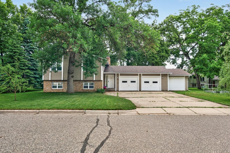 1310 Woods Cir, Buffalo, MN 55313