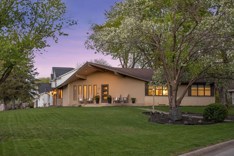 7401 W Shore Dr, Edina, MN 55435