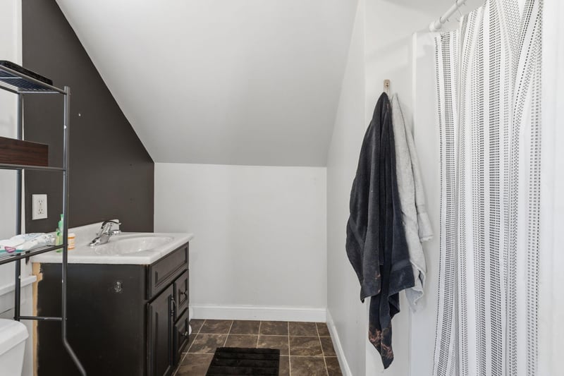 1105 Rose Ave E, Saint Paul, MN 55106