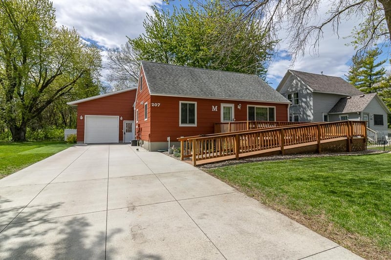 207 Lincoln St SW, Mapleton, MN 56065
