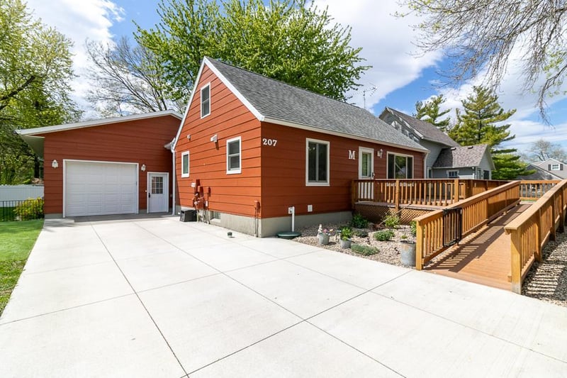 207 Lincoln St SW, Mapleton, MN 56065