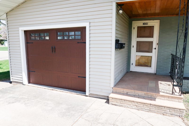 308 4th St E, Ada, MN 56510