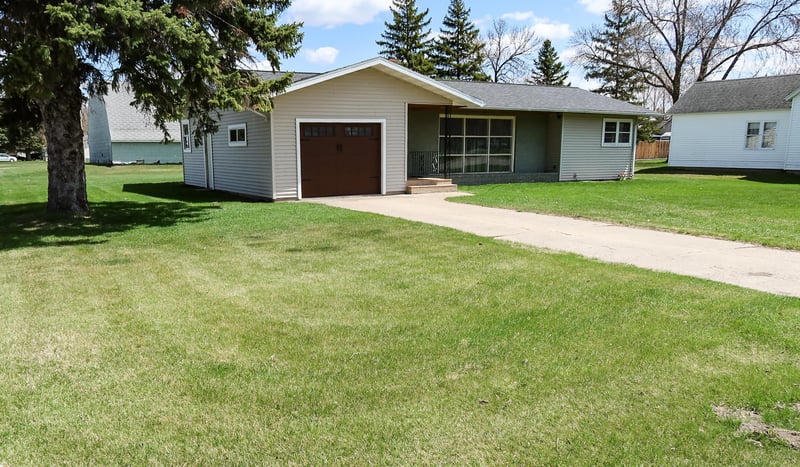 308 4th St E, Ada, MN 56510