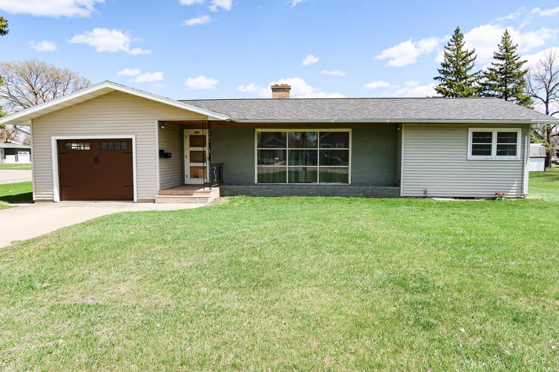 308 4th St E, Ada, MN 56510