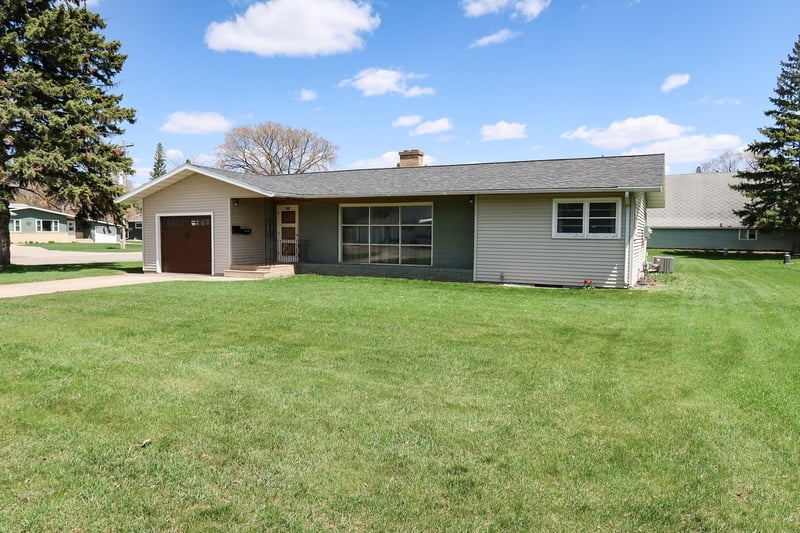 308 4th St E, Ada, MN 56510