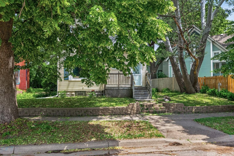 394 Dewey St, Saint Paul, MN 55104