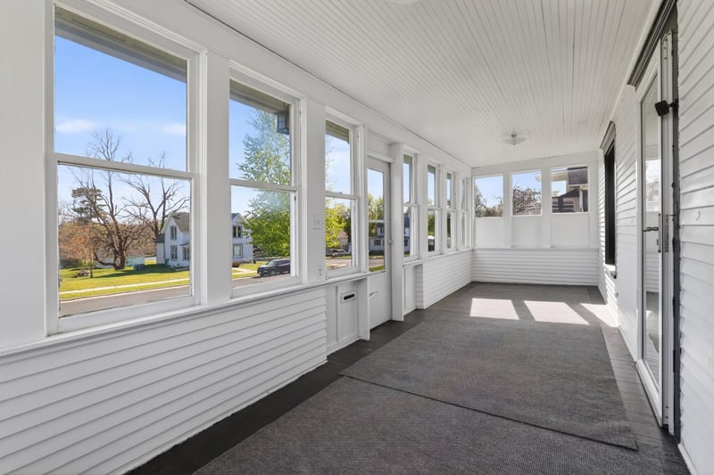 209 W Jefferson St, Spring Valley, MN 55975