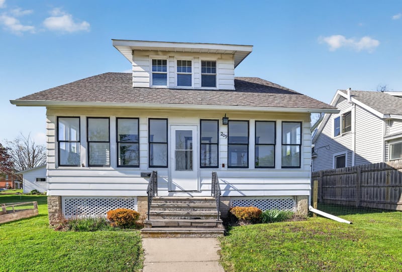209 W Jefferson St, Spring Valley, MN 55975