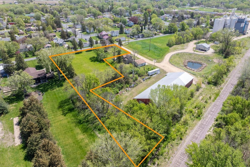 600 1st St N, Montgomery, MN 56069