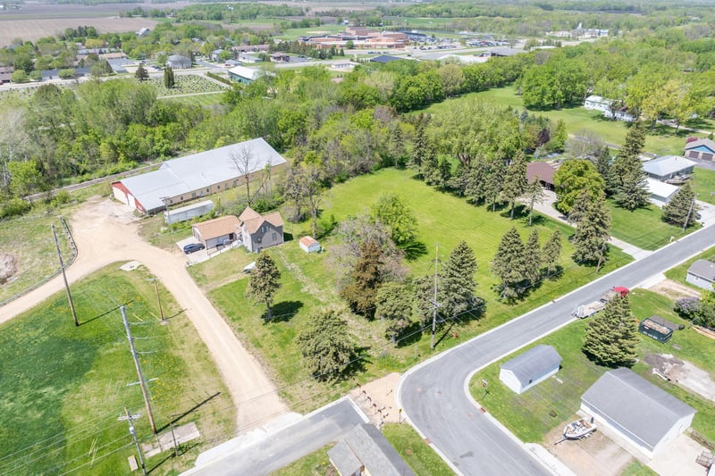 600 1st St N, Montgomery, MN 56069