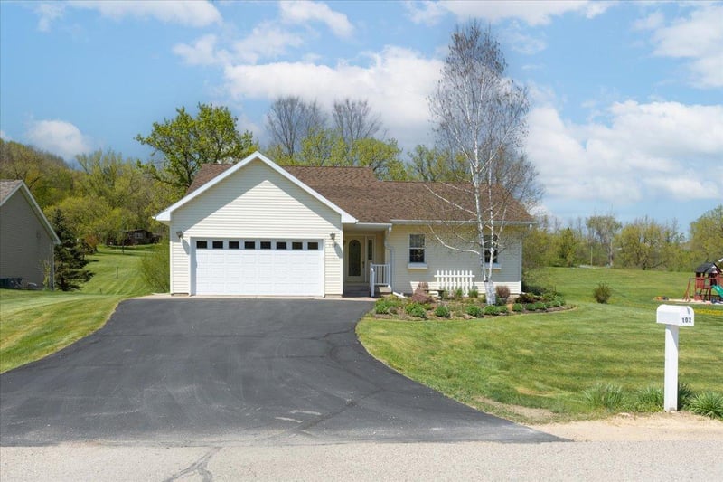 102 Eau Galle Dr, Elmwood, WI 54740