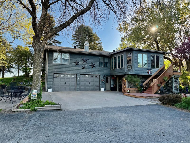 32185 290th St, Worthington, MN 56187