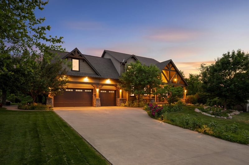 15270 Branch Cir, Lakeville, MN 55306