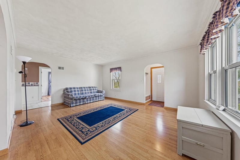 321 S 3rd St, Le Sueur, MN 56058