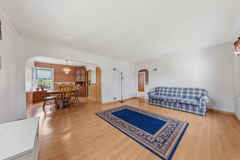 321 S 3rd St, Le Sueur, MN 56058