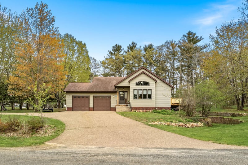 2418 Panorama Dr, Menomonie, WI 54751