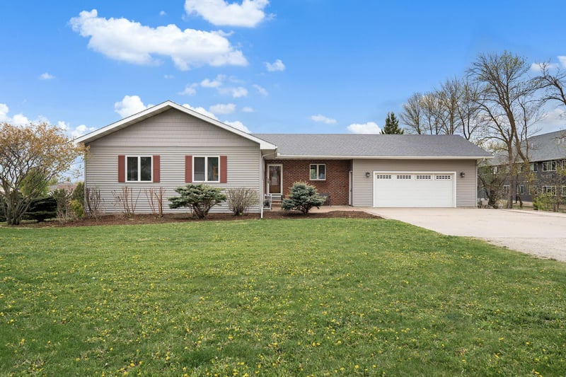 602 6th St S, Ellendale, MN 56026