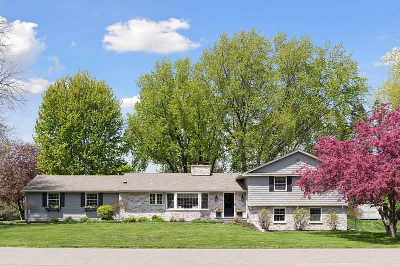114 Chevy Chase Dr, Wayzata, MN 55391