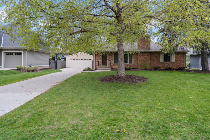 5928 Chowen Ave S, Edina, MN 55410