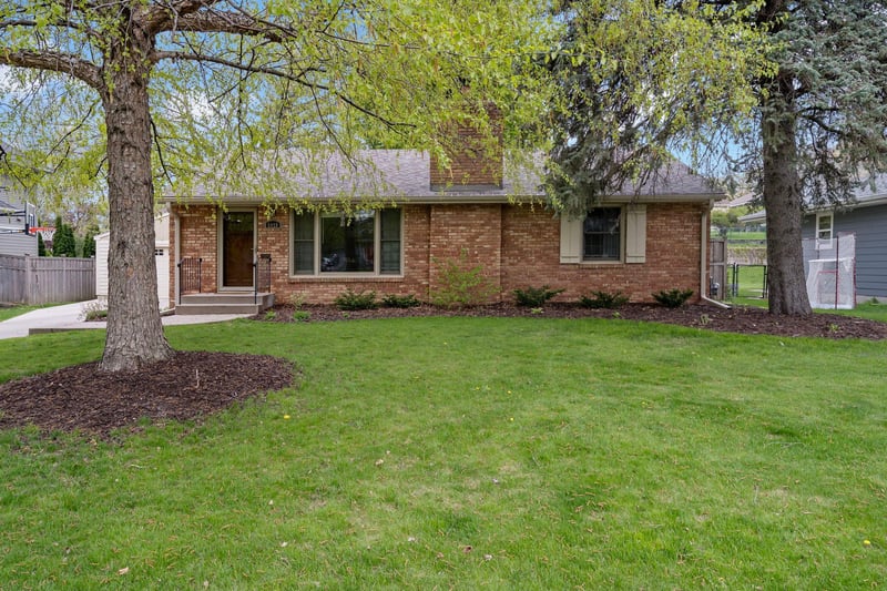 5928 Chowen Ave S, Edina, MN 55410