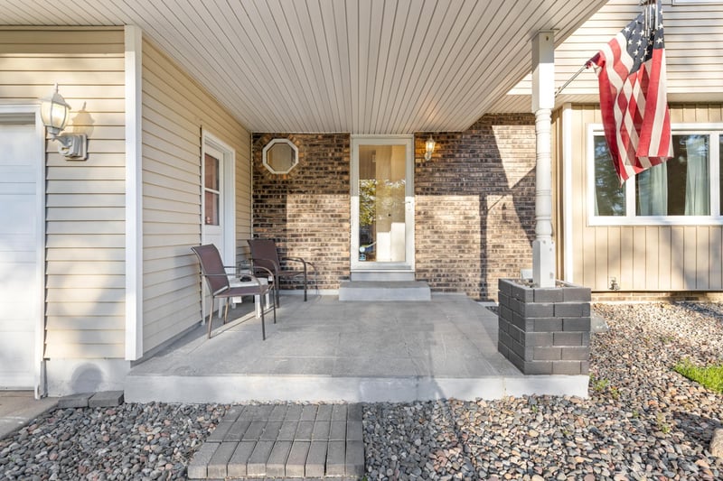 2904 Silver Lake Ct NE, Saint Anthony, MN 55421