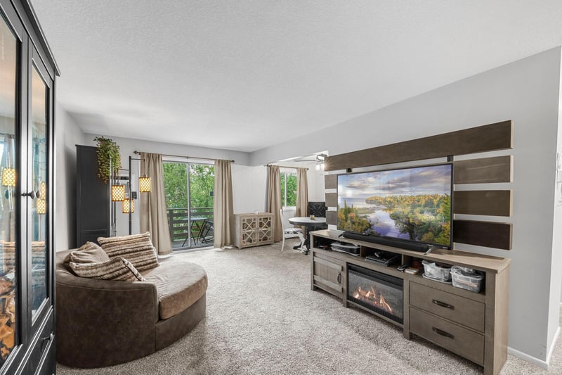 4387 Wilshire Blvd #203, Mound, MN 55364
