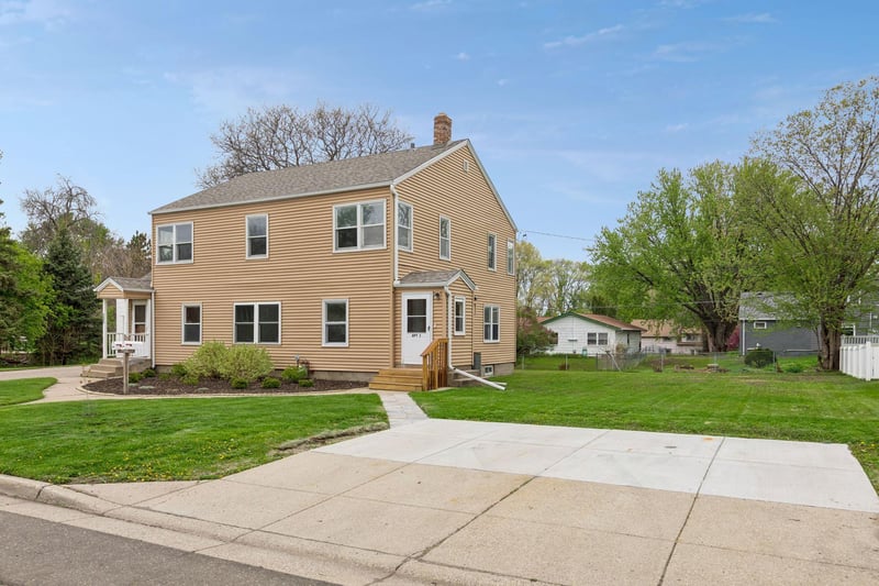 235 Dakota St, West Saint Paul, MN 55118