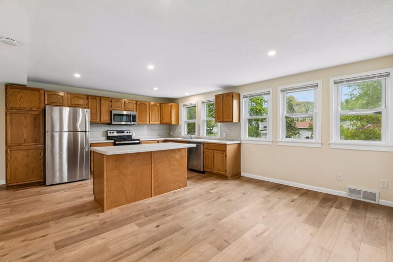 235 Dakota St, West Saint Paul, MN 55118