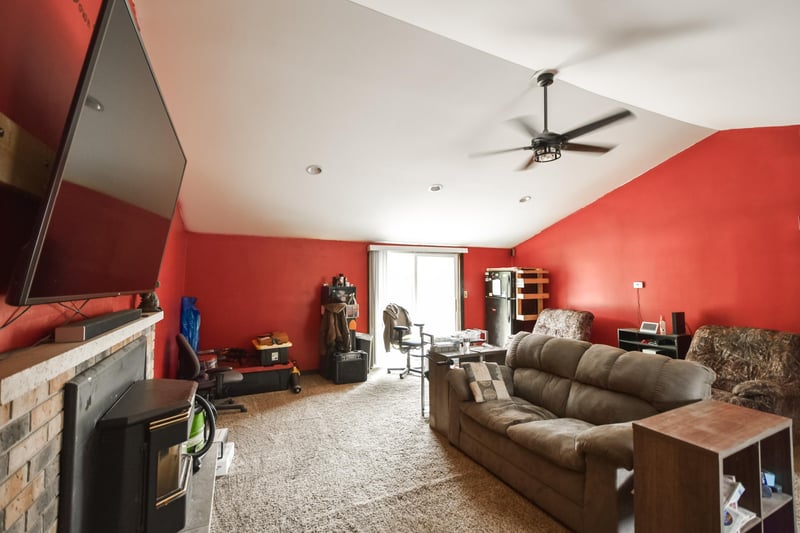 58196 County Road 21, Mazeppa, MN 55956
