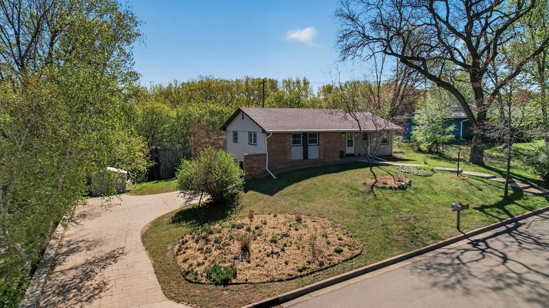 2580 Winfield Ave, Golden Valley, MN 55422