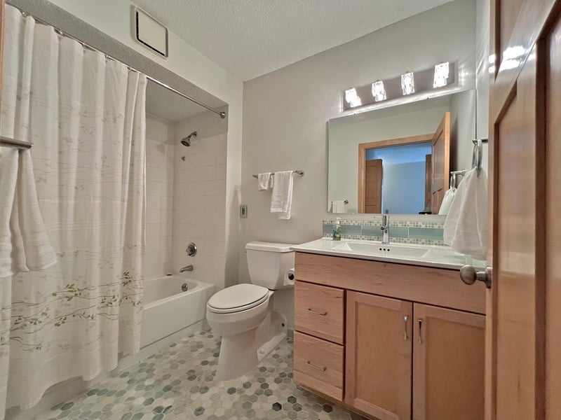 1425 W 28th St #306, Minneapolis, MN 55408
