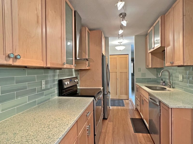 1425 W 28th St #306, Minneapolis, MN 55408